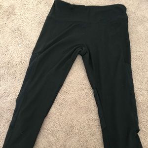 Black Mesh Panel Capri Scorpio Sol Leggings